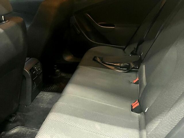 Серый Фольксваген Пассат, объемом двигателя 1.6 л и пробегом 244 тыс. км за 6000 $, фото 7 на Automoto.ua