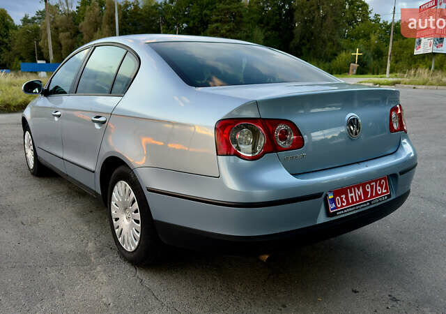 Серый Фольксваген Пассат, объемом двигателя 1.6 л и пробегом 190 тыс. км за 6450 $, фото 7 на Automoto.ua