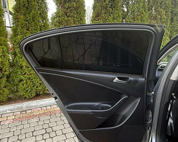 Серый Фольксваген Пассат, объемом двигателя 1.97 л и пробегом 346 тыс. км за 5600 $, фото 26 на Automoto.ua