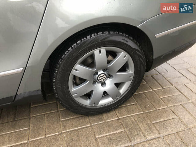 Серый Фольксваген Пассат, объемом двигателя 1.97 л и пробегом 322 тыс. км за 7500 $, фото 30 на Automoto.ua