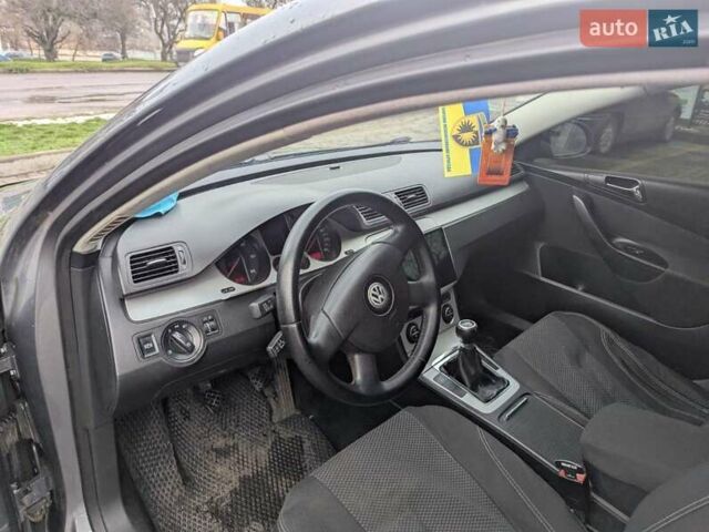 Сірий Фольксваген Пассат, об'ємом двигуна 2 л та пробігом 305 тис. км за 6500 $, фото 5 на Automoto.ua