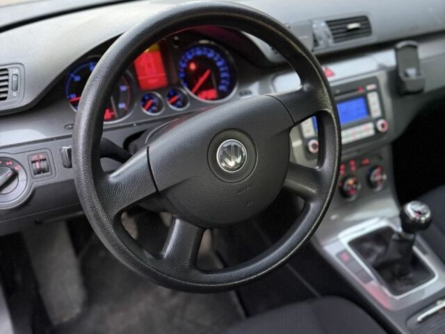 Сірий Фольксваген Пассат, об'ємом двигуна 0 л та пробігом 290 тис. км за 3250 $, фото 7 на Automoto.ua