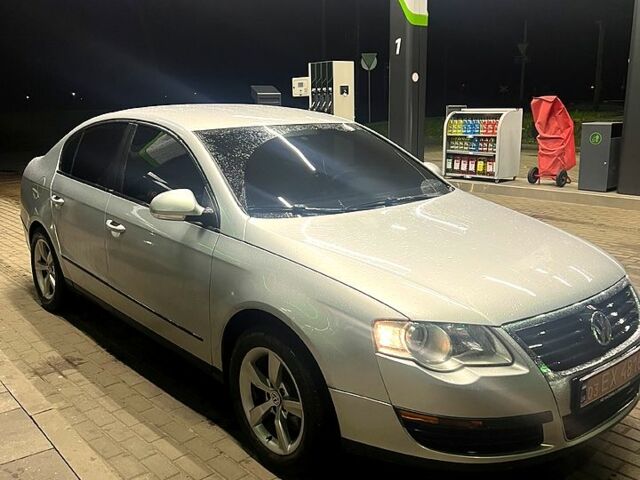 Серый Фольксваген Пассат, объемом двигателя 1.6 л и пробегом 244 тыс. км за 6000 $, фото 4 на Automoto.ua