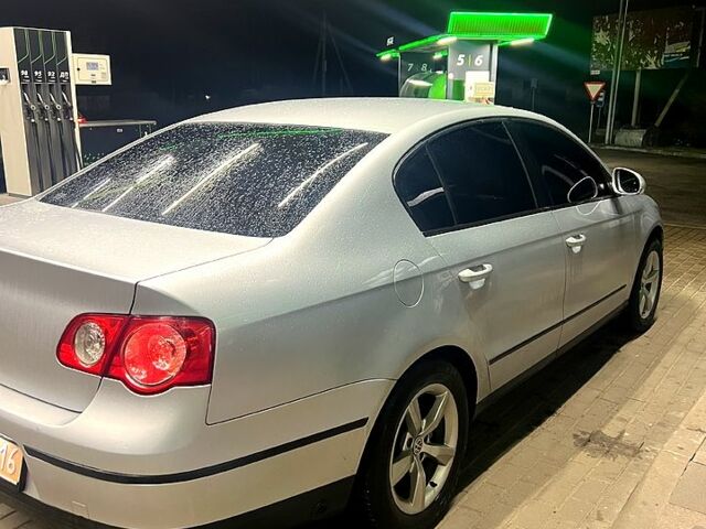 Серый Фольксваген Пассат, объемом двигателя 1.6 л и пробегом 244 тыс. км за 6000 $, фото 3 на Automoto.ua