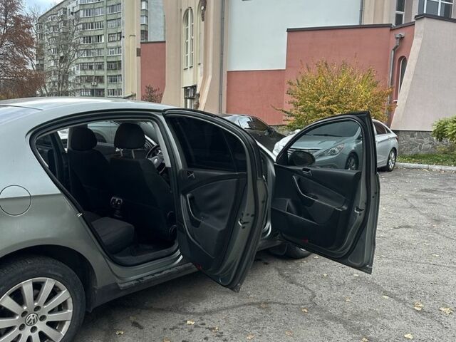 Сірий Фольксваген Пассат, об'ємом двигуна 2 л та пробігом 227 тис. км за 5999 $, фото 17 на Automoto.ua