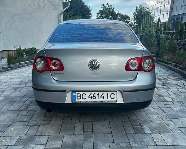 Сірий Фольксваген Пассат, об'ємом двигуна 1.6 л та пробігом 265 тис. км за 6000 $, фото 8 на Automoto.ua