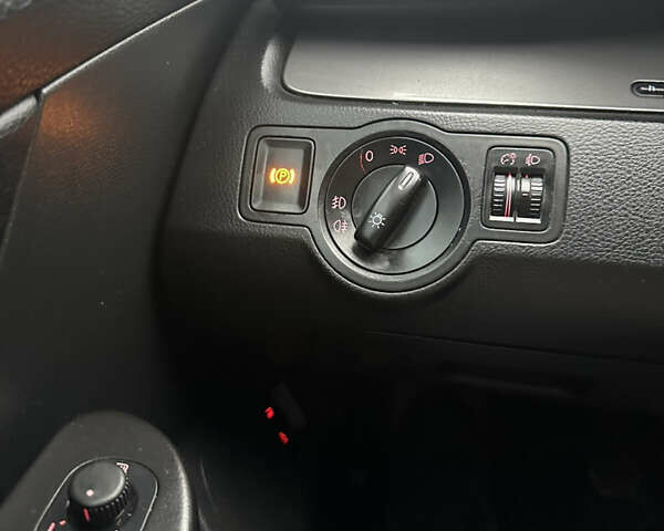 Серый Фольксваген Пассат, объемом двигателя 1.98 л и пробегом 214 тыс. км за 4600 $, фото 13 на Automoto.ua