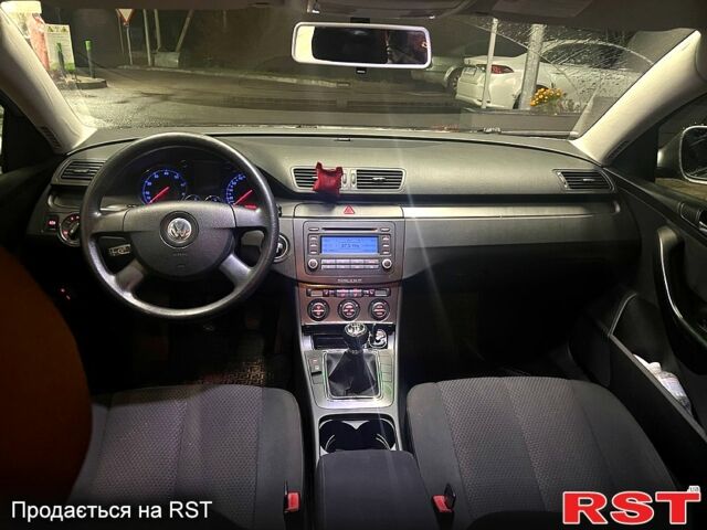 Серый Фольксваген Пассат, объемом двигателя 1.6 л и пробегом 244 тыс. км за 6000 $, фото 6 на Automoto.ua