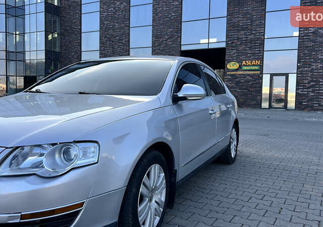 Серый Фольксваген Пассат, объемом двигателя 2 л и пробегом 246 тыс. км за 7000 $, фото 2 на Automoto.ua