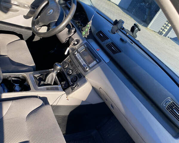 Сірий Фольксваген Пассат, об'ємом двигуна 2 л та пробігом 399 тис. км за 2350 $, фото 4 на Automoto.ua