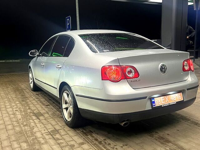 Серый Фольксваген Пассат, объемом двигателя 1.6 л и пробегом 244 тыс. км за 6000 $, фото 2 на Automoto.ua