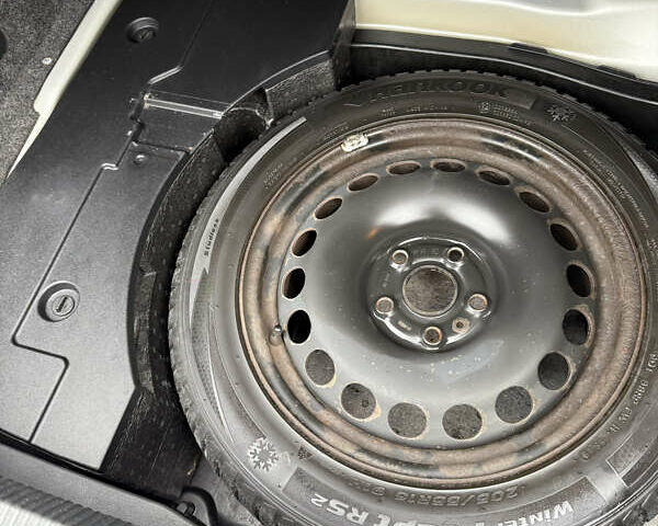 Серый Фольксваген Пассат, объемом двигателя 0 л и пробегом 197 тыс. км за 5700 $, фото 17 на Automoto.ua