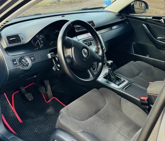 Серый Фольксваген Пассат, объемом двигателя 2 л и пробегом 295 тыс. км за 6800 $, фото 7 на Automoto.ua