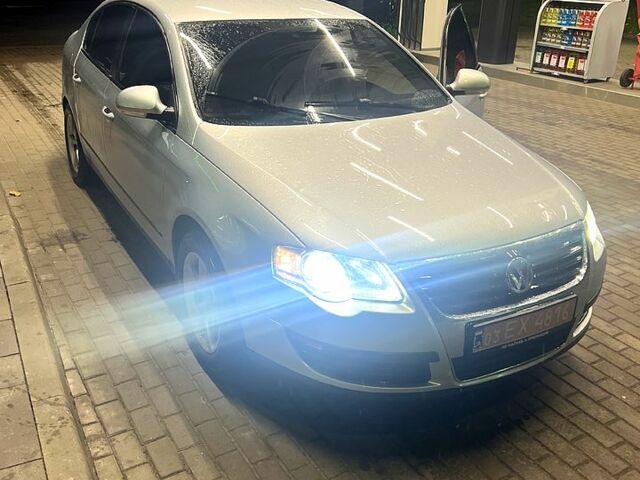 Серый Фольксваген Пассат, объемом двигателя 1.6 л и пробегом 244 тыс. км за 6000 $, фото 5 на Automoto.ua