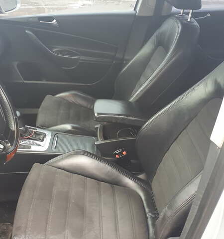 Серый Фольксваген Пассат, объемом двигателя 2 л и пробегом 260 тыс. км за 8000 $, фото 1 на Automoto.ua