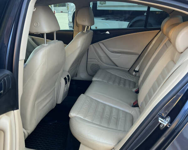 Серый Фольксваген Пассат, объемом двигателя 2 л и пробегом 330 тыс. км за 7400 $, фото 24 на Automoto.ua