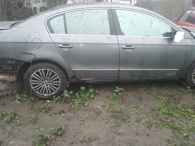 Серый Фольксваген Пассат, объемом двигателя 3 л и пробегом 290 тыс. км за 3200 $, фото 2 на Automoto.ua