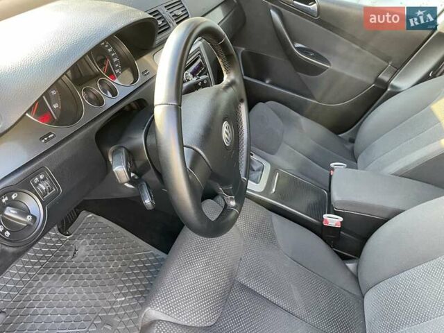 Серый Фольксваген Пассат, объемом двигателя 1.98 л и пробегом 160 тыс. км за 6900 $, фото 44 на Automoto.ua