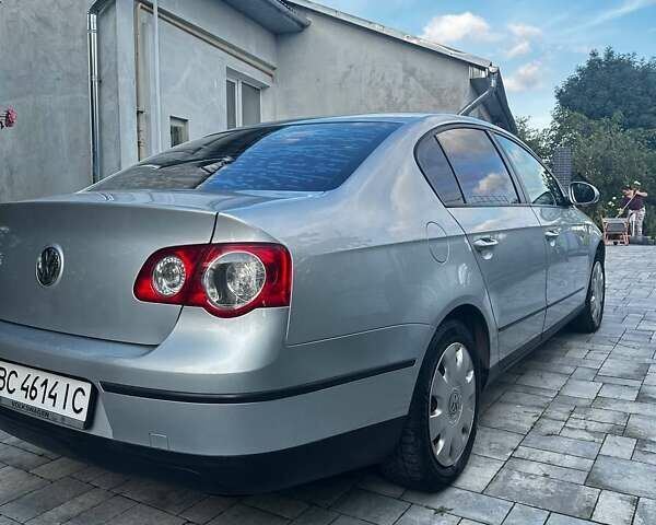 Сірий Фольксваген Пассат, об'ємом двигуна 1.6 л та пробігом 265 тис. км за 6000 $, фото 9 на Automoto.ua