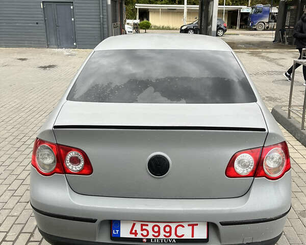 Сірий Фольксваген Пассат, об'ємом двигуна 2 л та пробігом 350 тис. км за 3500 $, фото 1 на Automoto.ua