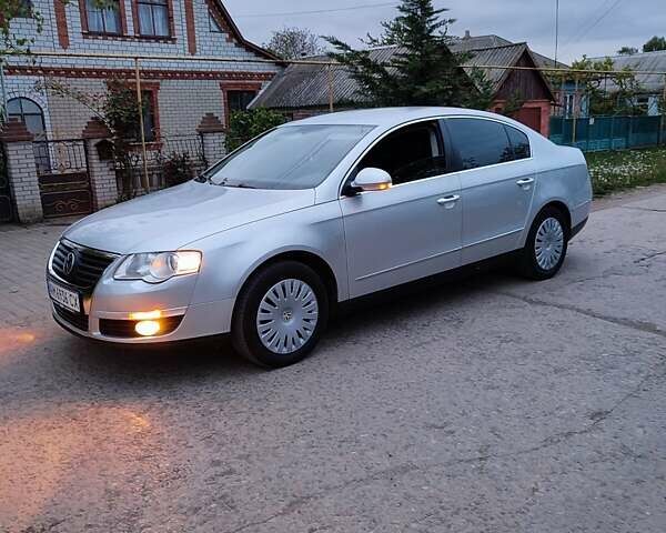Сірий Фольксваген Пассат, об'ємом двигуна 2 л та пробігом 320 тис. км за 6800 $, фото 1 на Automoto.ua
