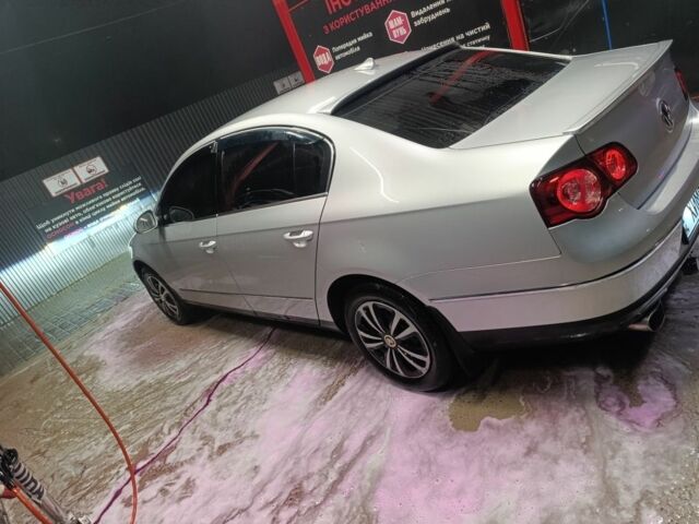 Серый Фольксваген Пассат, объемом двигателя 2 л и пробегом 300 тыс. км за 8500 $, фото 2 на Automoto.ua