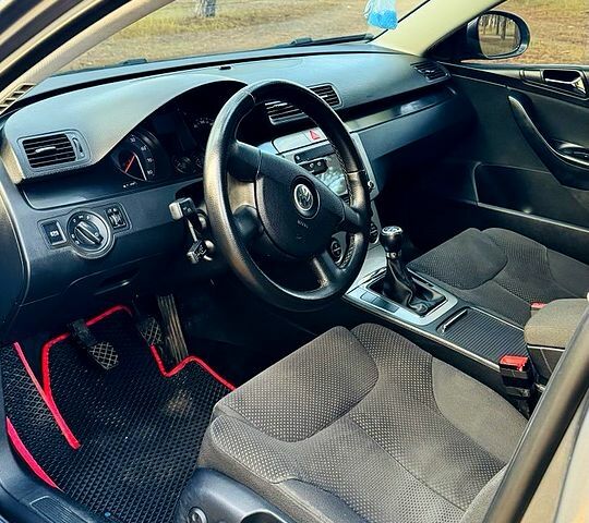 Сірий Фольксваген Пассат, об'ємом двигуна 2 л та пробігом 295 тис. км за 6800 $, фото 8 на Automoto.ua