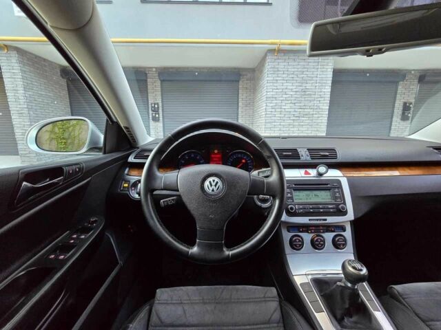 Серый Фольксваген Пассат, объемом двигателя 1.8 л и пробегом 240 тыс. км за 6499 $, фото 3 на Automoto.ua