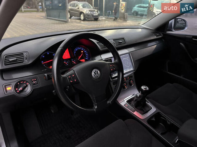 Серый Фольксваген Пассат, объемом двигателя 1.97 л и пробегом 370 тыс. км за 7499 $, фото 6 на Automoto.ua