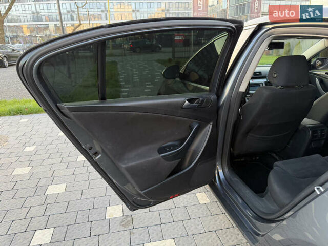 Сірий Фольксваген Пассат, об'ємом двигуна 2 л та пробігом 310 тис. км за 5800 $, фото 18 на Automoto.ua