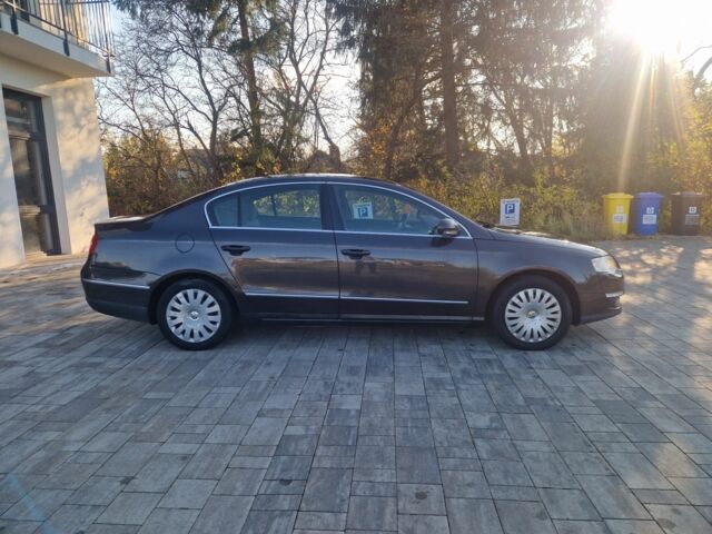 Серый Фольксваген Пассат, объемом двигателя 2 л и пробегом 300 тыс. км за 2786 $, фото 3 на Automoto.ua