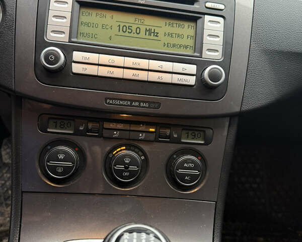 Серый Фольксваген Пассат, объемом двигателя 1.97 л и пробегом 236 тыс. км за 6000 $, фото 10 на Automoto.ua