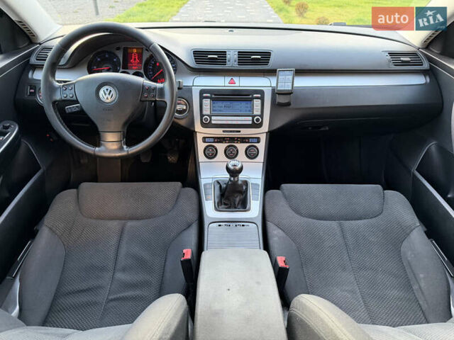 Сірий Фольксваген Пассат, об'ємом двигуна 2 л та пробігом 310 тис. км за 5800 $, фото 22 на Automoto.ua