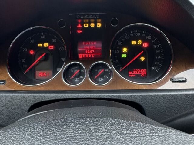 Серый Фольксваген Пассат, объемом двигателя 2 л и пробегом 223 тыс. км за 5500 $, фото 9 на Automoto.ua
