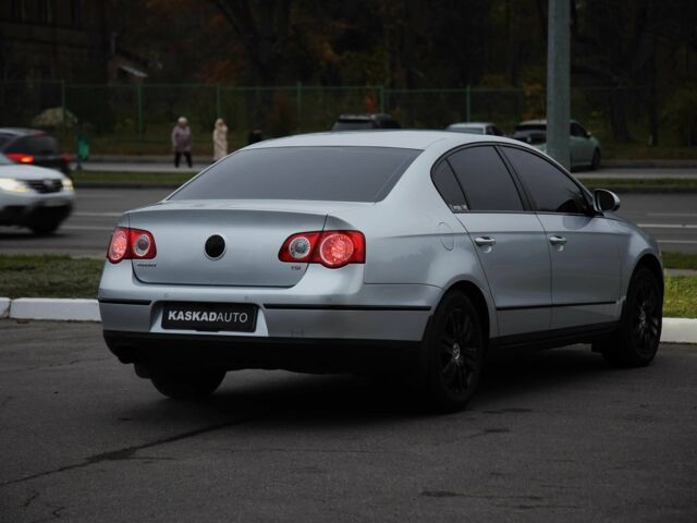 Сірий Фольксваген Пассат, об'ємом двигуна 1.8 л та пробігом 241 тис. км за 6900 $, фото 5 на Automoto.ua