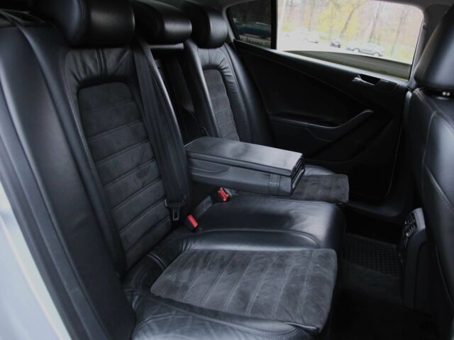 Сірий Фольксваген Пассат, об'ємом двигуна 1.8 л та пробігом 241 тис. км за 6900 $, фото 8 на Automoto.ua