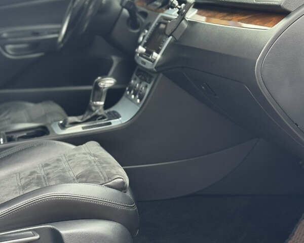 Серый Фольксваген Пассат, объемом двигателя 1.97 л и пробегом 275 тыс. км за 6950 $, фото 104 на Automoto.ua