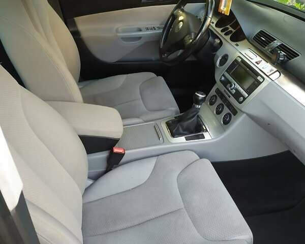 Серый Фольксваген Пассат, объемом двигателя 2 л и пробегом 260 тыс. км за 8500 $, фото 4 на Automoto.ua