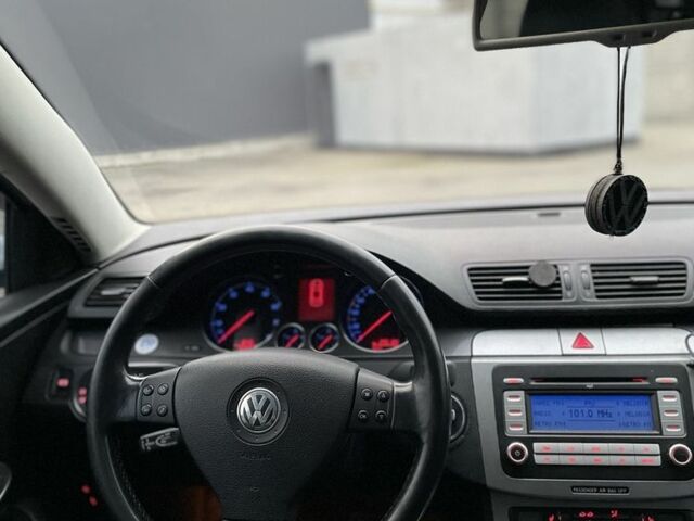 Серый Фольксваген Пассат, объемом двигателя 3.2 л и пробегом 310 тыс. км за 6000 $, фото 4 на Automoto.ua