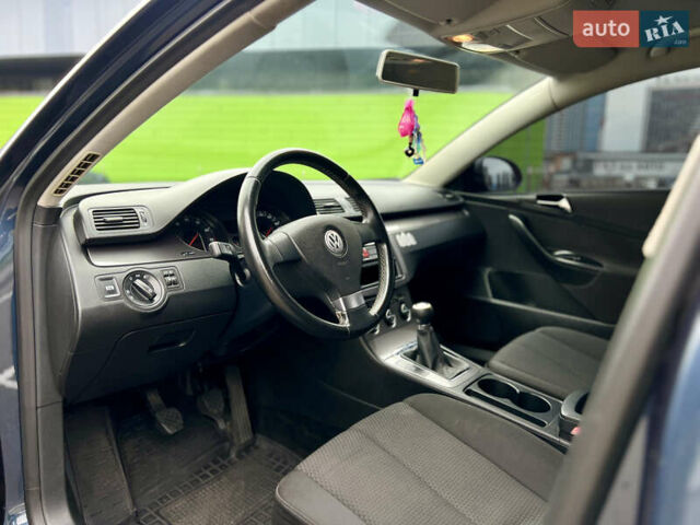 Серый Фольксваген Пассат, объемом двигателя 1.8 л и пробегом 292 тыс. км за 6500 $, фото 6 на Automoto.ua