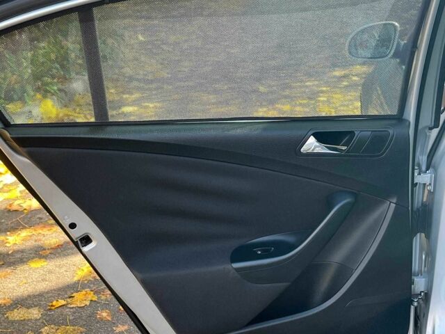 Сірий Фольксваген Пассат, об'ємом двигуна 1.8 л та пробігом 258 тис. км за 6890 $, фото 21 на Automoto.ua