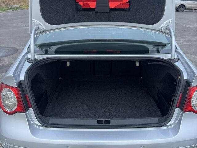 Серый Фольксваген Пассат, объемом двигателя 2 л и пробегом 212 тыс. км за 5800 $, фото 18 на Automoto.ua