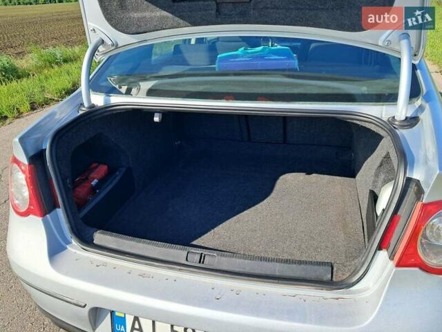 Сірий Фольксваген Пассат, об'ємом двигуна 1.6 л та пробігом 380 тис. км за 6800 $, фото 13 на Automoto.ua