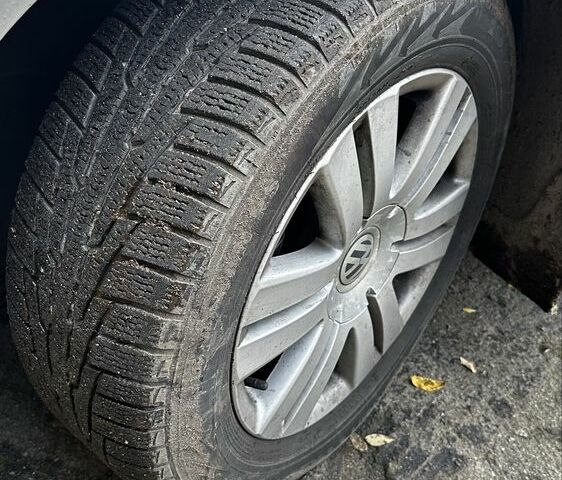 Серый Фольксваген Пассат, объемом двигателя 1.8 л и пробегом 478 тыс. км за 5700 $, фото 6 на Automoto.ua