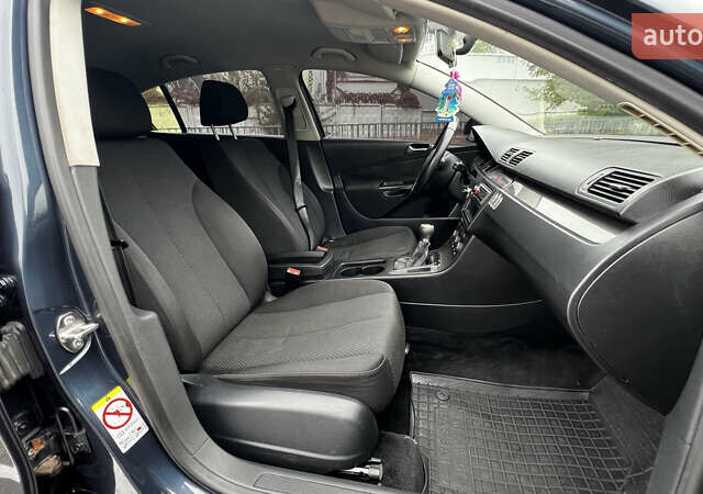 Серый Фольксваген Пассат, объемом двигателя 1.8 л и пробегом 292 тыс. км за 6500 $, фото 16 на Automoto.ua