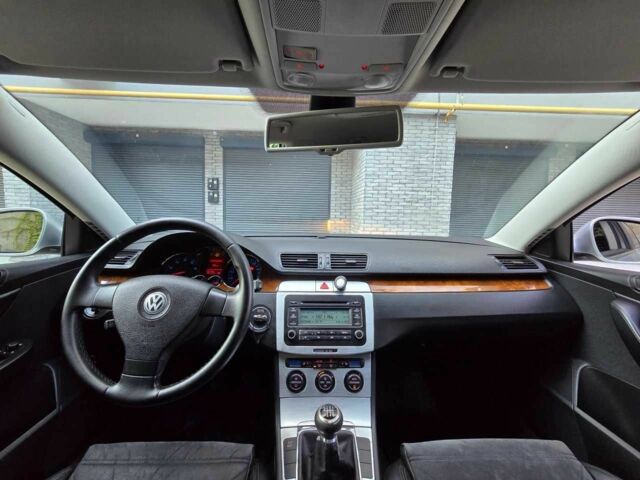 Серый Фольксваген Пассат, объемом двигателя 1.8 л и пробегом 240 тыс. км за 6499 $, фото 2 на Automoto.ua