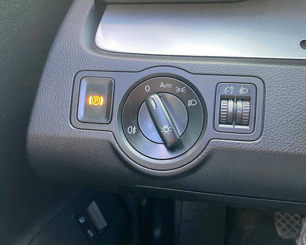 Серый Фольксваген Пассат, объемом двигателя 1.8 л и пробегом 230 тыс. км за 6300 $, фото 9 на Automoto.ua