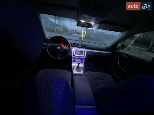 Сірий Фольксваген Пассат, об'ємом двигуна 1.8 л та пробігом 188 тис. км за 7000 $, фото 17 на Automoto.ua