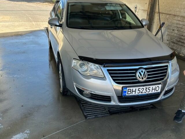 Серый Фольксваген Пассат, объемом двигателя 1.8 л и пробегом 208 тыс. км за 6000 $, фото 1 на Automoto.ua