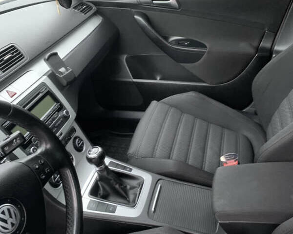 Серый Фольксваген Пассат, объемом двигателя 1.97 л и пробегом 333 тыс. км за 6500 $, фото 5 на Automoto.ua